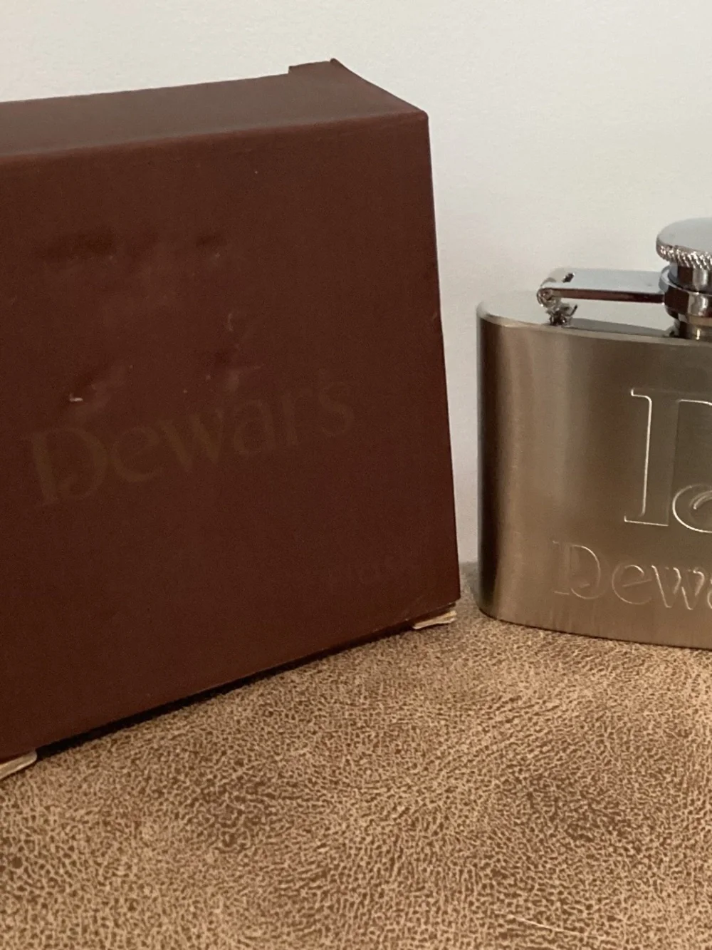 Dewar’s scotch whiskey stainless steel 4 oz flask new in box